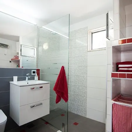 Ingrid - Four Bedroom With Pool