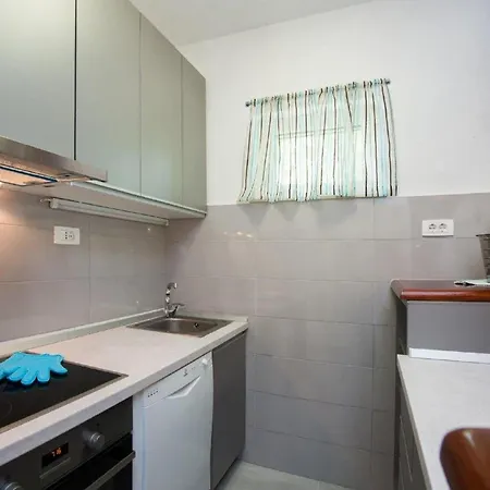 Holiday home Ingrid - Four Bedroom With Pool