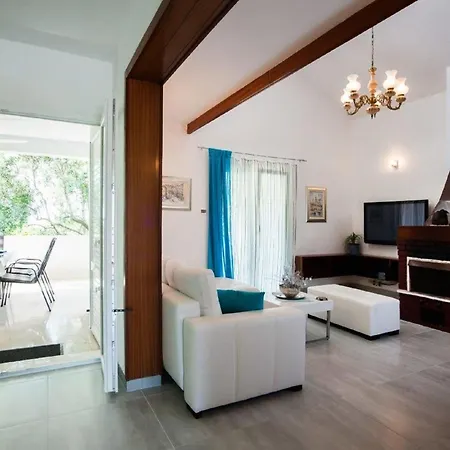 Ingrid - Four Bedroom With Pool Hébergement de vacances Trogir