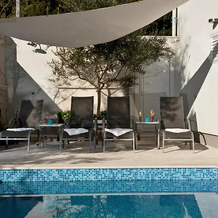 Ingrid - Four Bedroom With Pool 트로기르