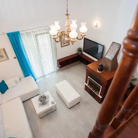 Дом отдыха Ingrid - Four Bedroom With Pool Трогир