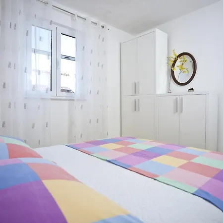 Дом отдыха Ingrid - Four Bedroom With Pool Трогир