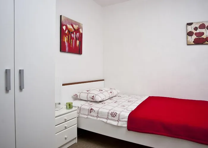 Ingrid - Four Bedroom With Pool Prázdninový dům *