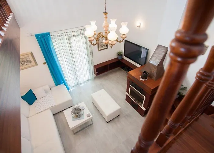 度假居 Ingrid - Four Bedroom With Pool 特罗吉尔