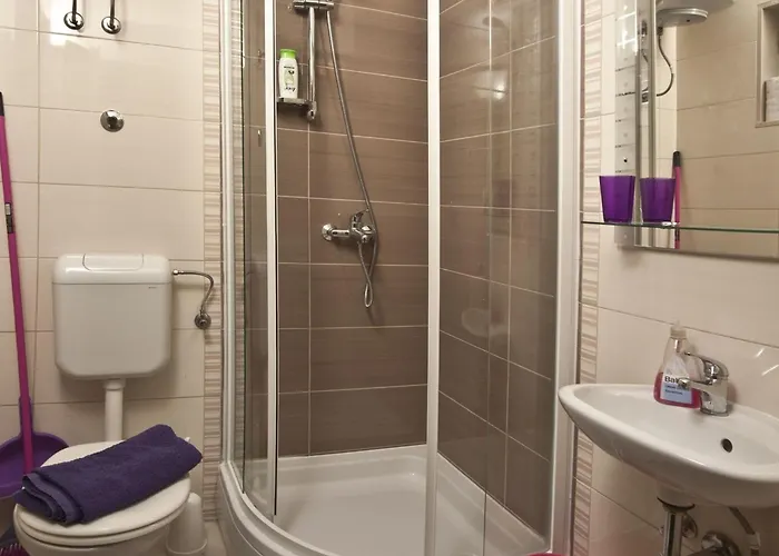 Ingrid - Four Bedroom With Pool 度假居 特罗吉尔