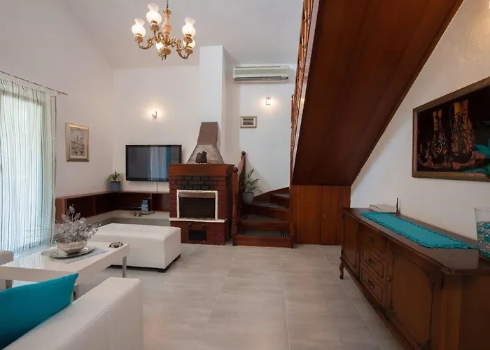 Prázdninový dům Ingrid - Four Bedroom With Pool *