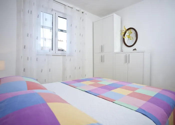 度假居 Ingrid - Four Bedroom With Pool 特罗吉尔