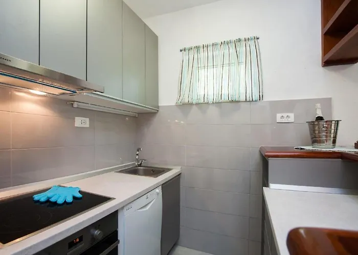 Prázdninový dům Ingrid - Four Bedroom With Pool