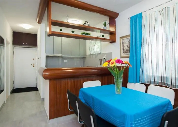 Prázdninový dům Ingrid - Four Bedroom With Pool *