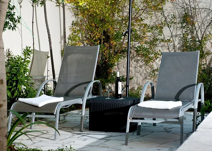 Ingrid - Four Bedroom With Pool 特罗吉尔