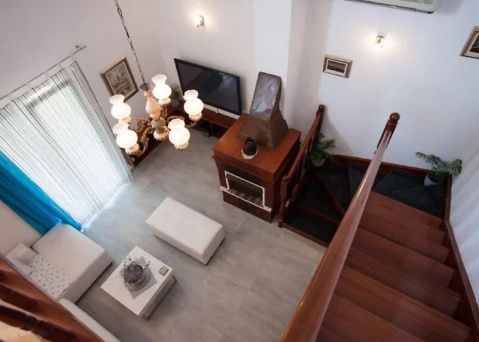 Ingrid - Four Bedroom With Pool 度假居