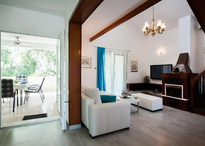 Ingrid - Four Bedroom With Pool Prázdninový dům Trogir