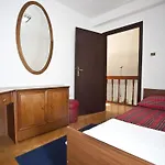 Vikendica Ingrid - Four Bedroom With Pool *